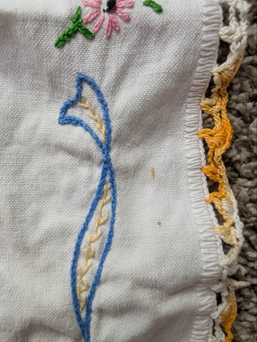 Embroidered Floral Bow Linen Napkin Set with Yellow Crochet Trim Hand‎ Made